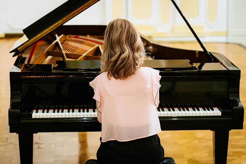 online piano teacher